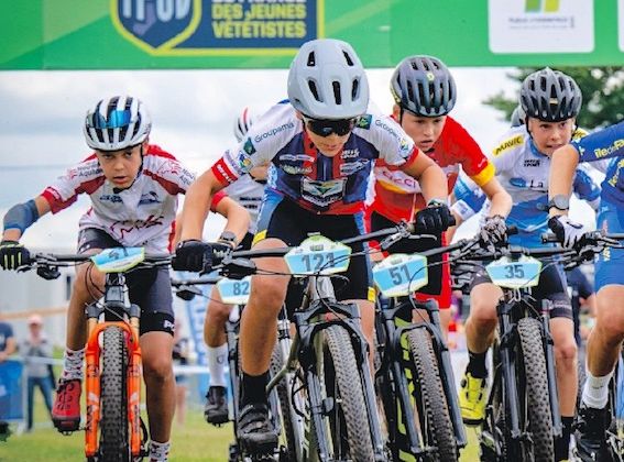 SPECTACULAIRE - Les Jeunes Vététistes à Bagnères-de-Bigorre